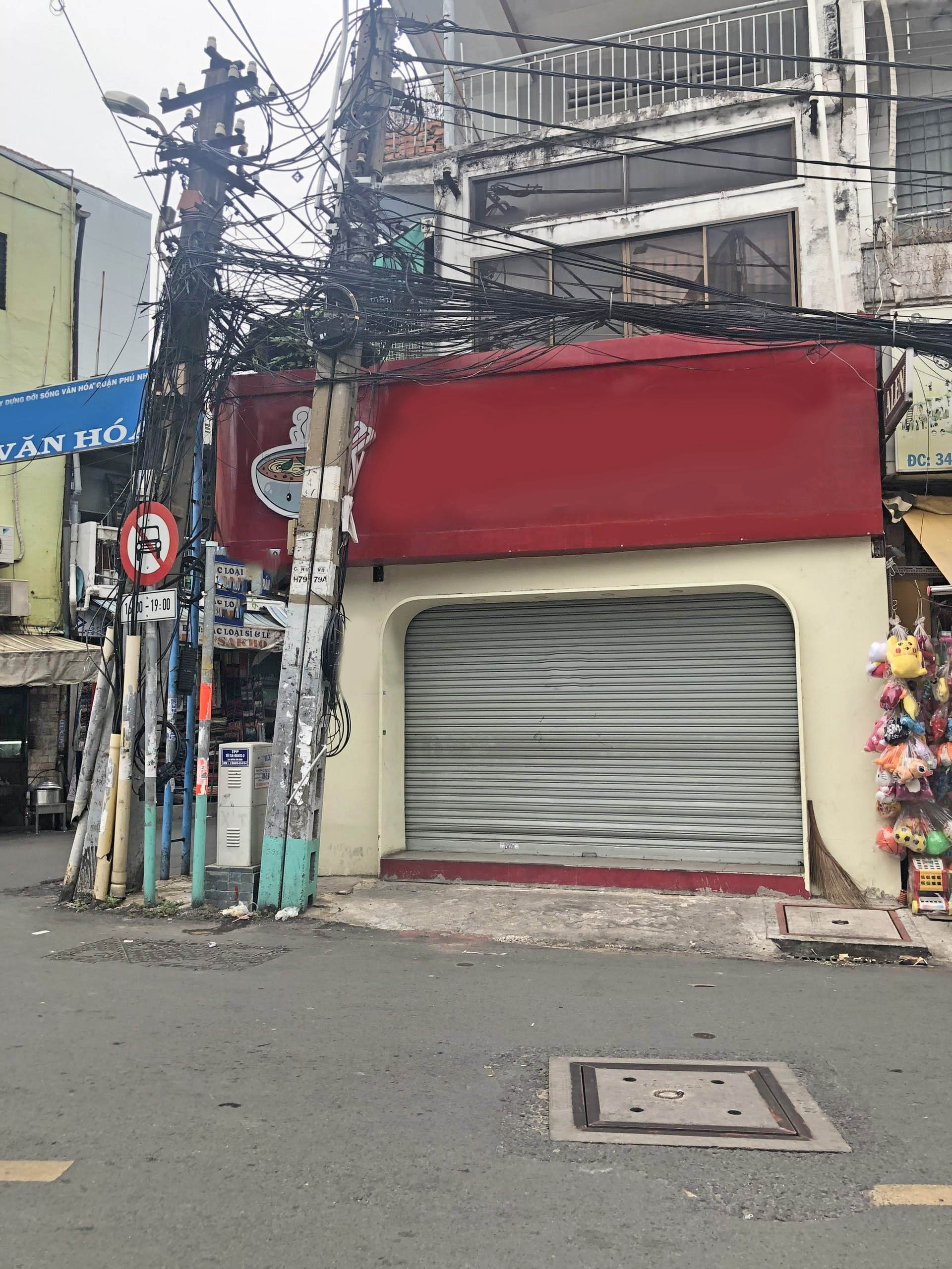 Cho thuê Mặt bằng lối đi riêng Góc 2 Mặt tiền Huỳnh Văn Bánh, Phường 10, Quận Phú Nhuận